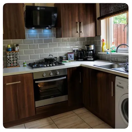 Single In Family منزل للإقامة